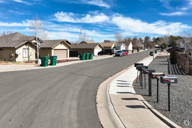 Homes in Show Low have a median sale price of $470,000.