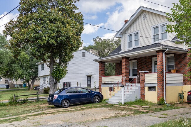 Affordable single family houses are plentiful in Williamson Road.
