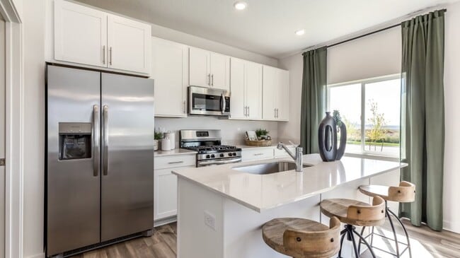 2011 E Porcupine Dr, Eagle Mountain, UT 84005 - photo 2