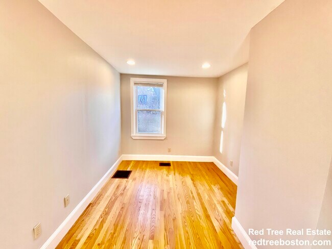 428 Franklin St unit 1L, Cambridge, MA 02139 - photo 5