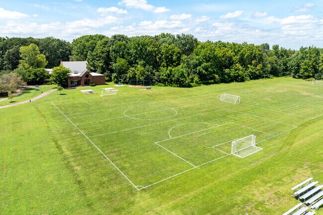 The student population of Evansville Day School is 253.