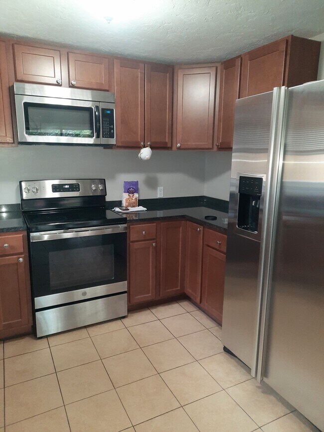 633 Wareham St Unit 633 Wareham St. Plymouth, Middleboro, MA 02346