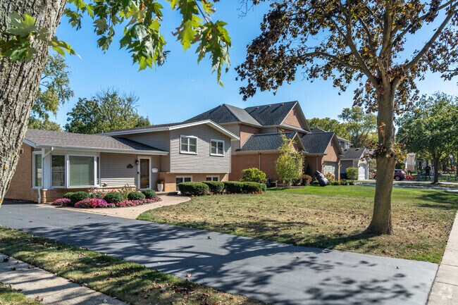 You can find split-level and contemporary homes on the same block in Briarwood.