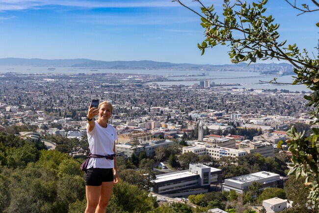 Grizzly Peak Vista Point is of the popular tourist destination located in Berkeley Hills.