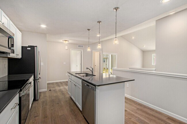 518 Mckinley, Three Rivers, MI 49093 - photo 5