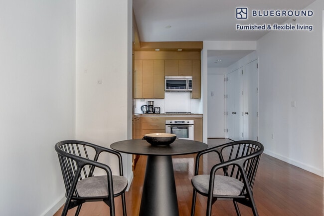 1600 Broadway on the Square Condominium unit FL19-ID1333, New York, NY 10019 - photo 6