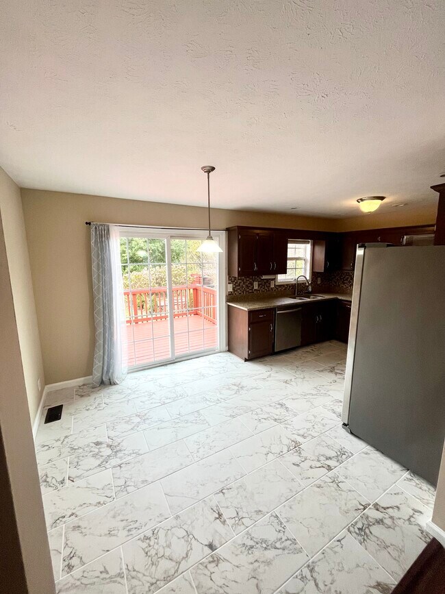 782 Fire Break Dr, Clarksville, TN 37040 - photo 4