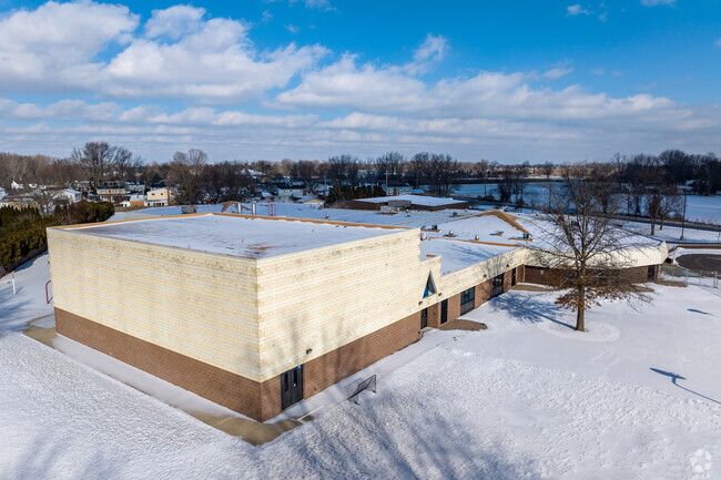 Emma V. Lobbestael Elementary School, Campus Overview.