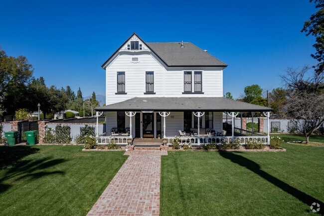 Ranch-style homes are common throughout Corona.