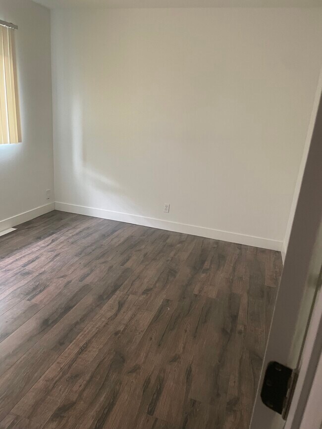 10411 S Van Ness Ave unit Van ness, Inglewood, CA 90303 - photo 5