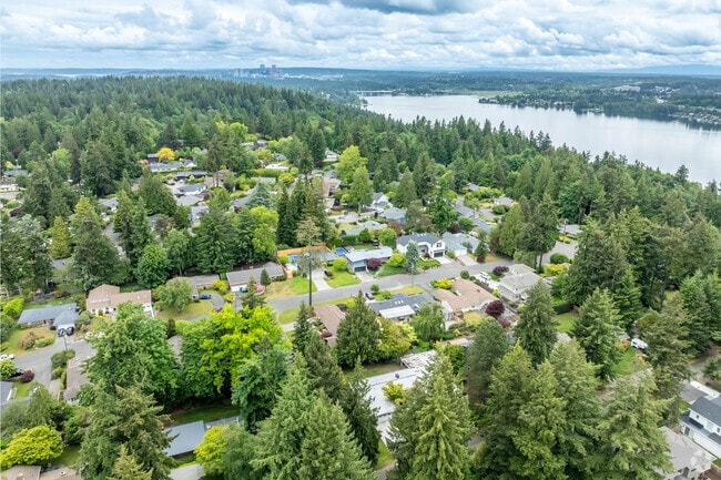 Bellevue, Kirkland and Redmond are within easy access to the west of Parkwood - Mercer Firs