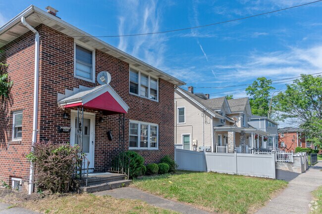 Multi-family dwellings are common in West Rock.
