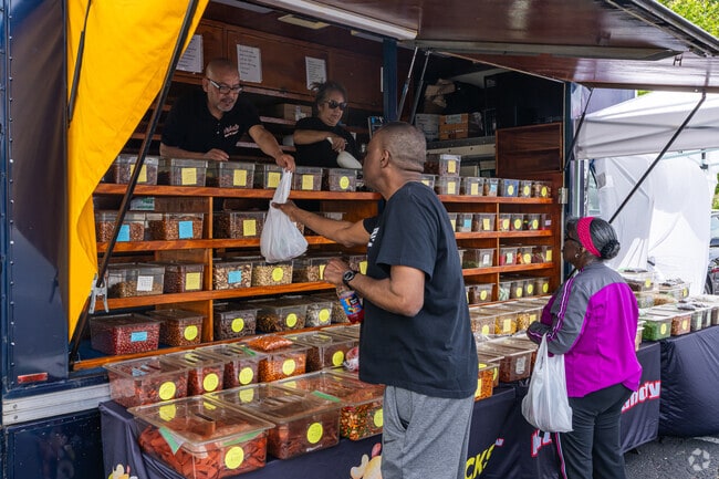 Residents can shop from many local vendors at the Evergreen Park Farmers Market near Wrightwood.