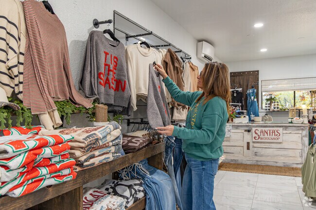 Buckin' Palomino Boutique offers stylish apparel and accessories for Zillah shoppers.