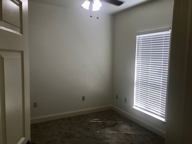 37150 Woodgate Ave, Prairieville, LA 70769 - photo 4