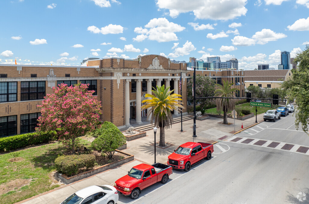 Howard Middle School is located at 800 E Robinson St in Orlando Fl.