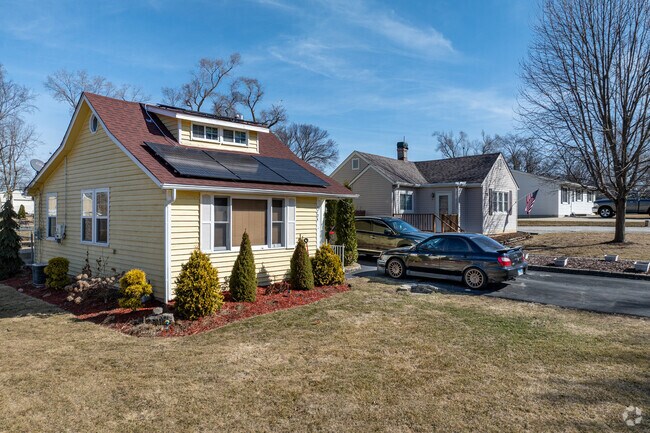 Cape Cod style homes built in the 1940's are a predominant style in Wonder Center.