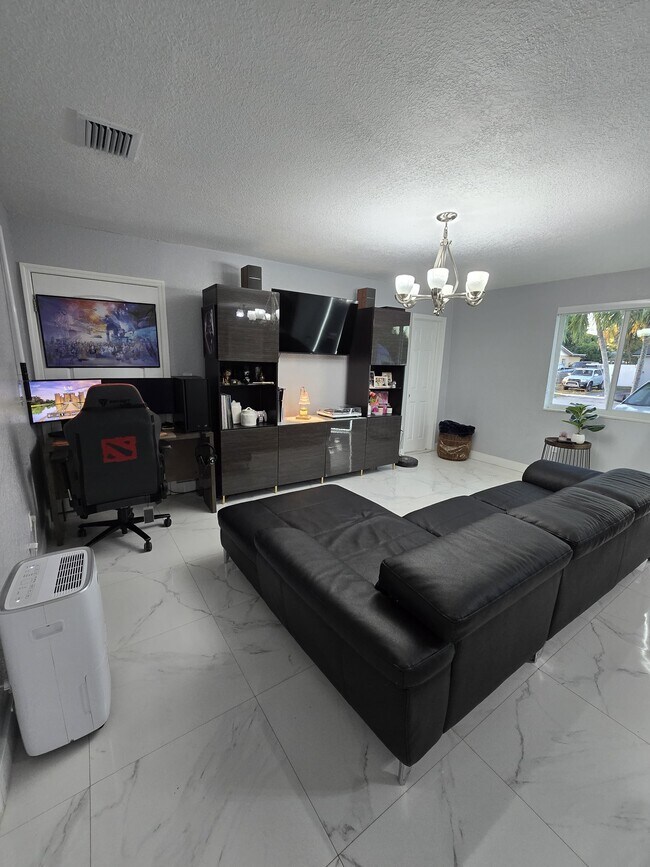 2240 NW 178th St unit 3, Miami Gardens, FL 33056 - photo 6