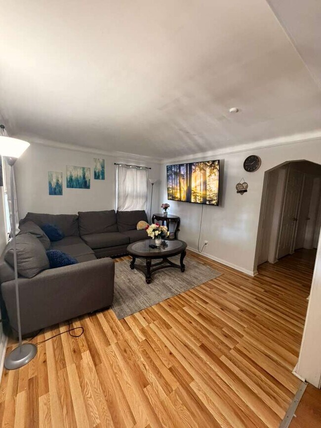 24800 Dunning St, Dearborn, MI 48124 - photo 2