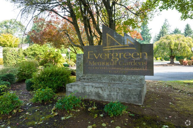 The 80‑acre Evergreen Memorial Gardens on NE 112th St is a popular walking spot.