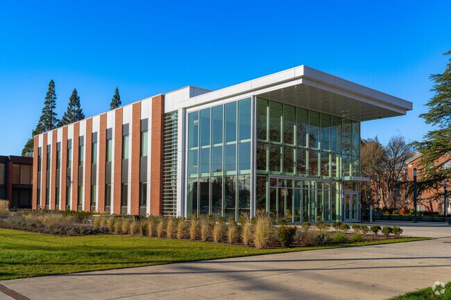 The new Keck Science Center provides collaborative research labs for Linfield science students.