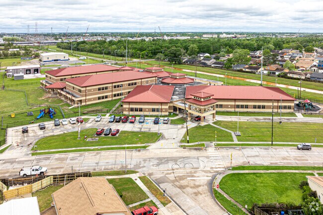 Woodmere Elementary has an overall Niche grade of C.