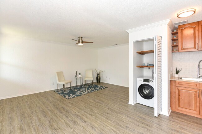 436 Auburn Dr unit 203, Daytona Beach, FL 32118 - photo 6