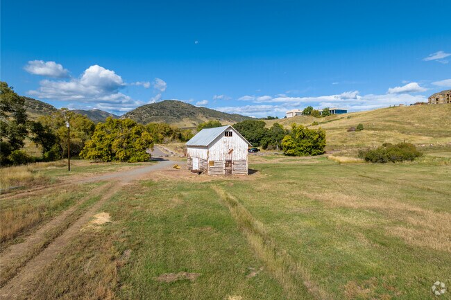 Hildebrand Ranch Park sits just south of Chatfield Bluffs.