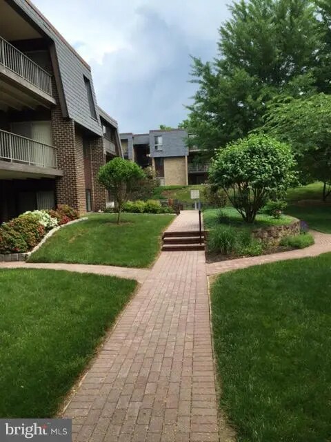 5 Stonehenge Cir unit 9, Pikesville, MD 21208 - photo 4