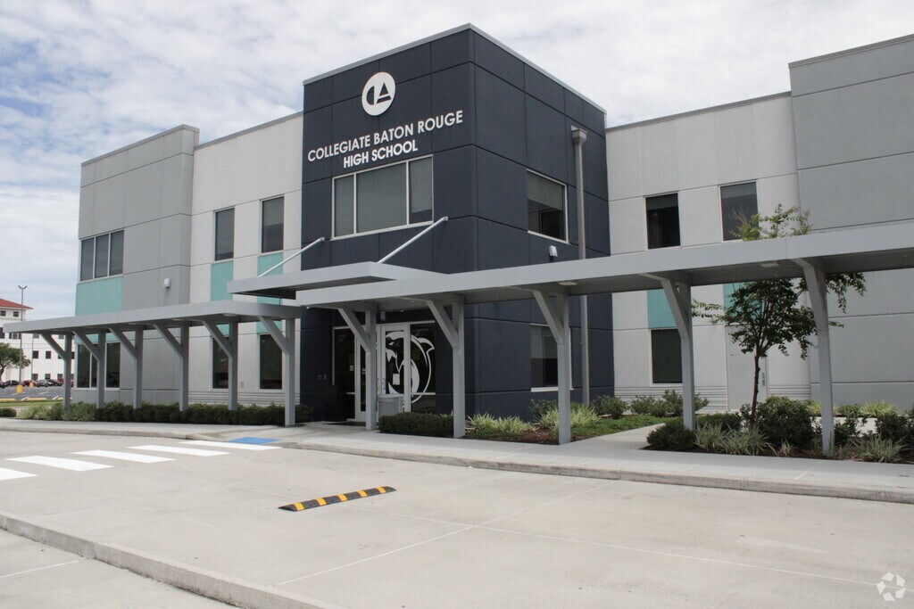 Main entrance to Collegiate Baton Rouge in Mid City South, Baton Rouge LA