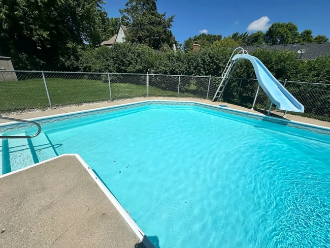 1723 Hillcrest Dr, Lake Geneva, WI 53147 - photo 6