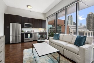 845 N State St, Chicago, IL 60610