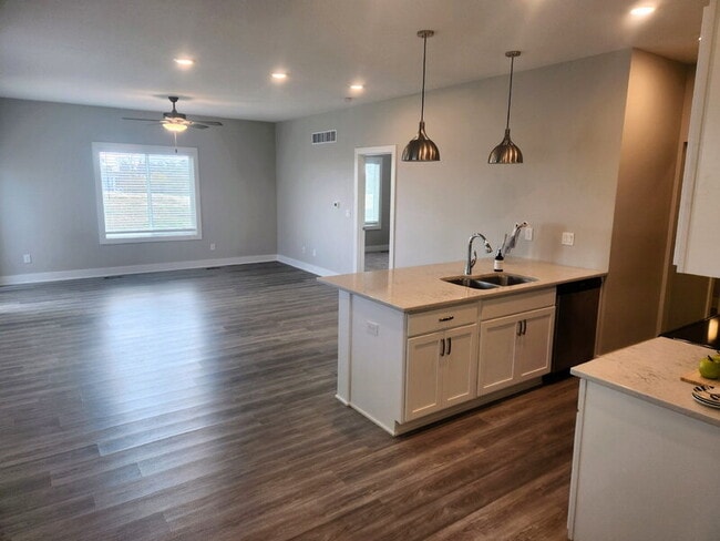 2728 Yordi Dr, Norwalk, IA 50211 - photo 2