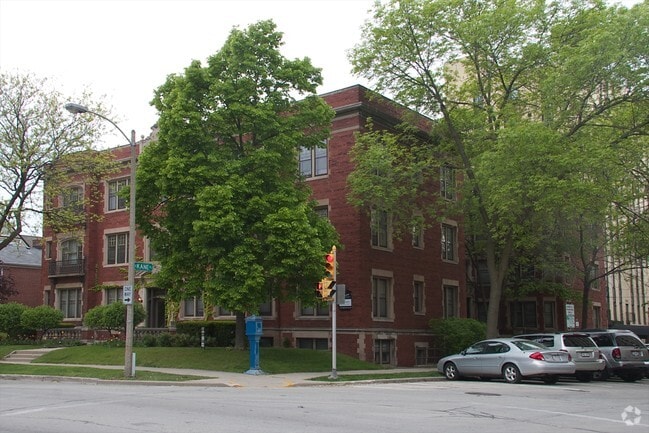 Edgeview Apartments, Milwaukee, WI 53202 - photo 2