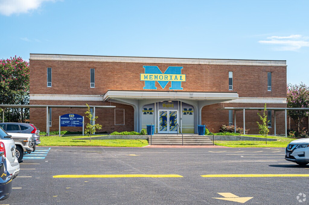 At Memorial Baptist Christian student learning is in a Christian environment.