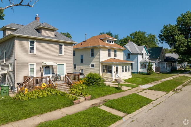 Large but affordable homes are frequently available in Common Grounds.