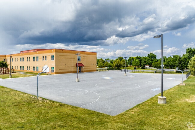 Tuscarora Elementary has basketball courts.