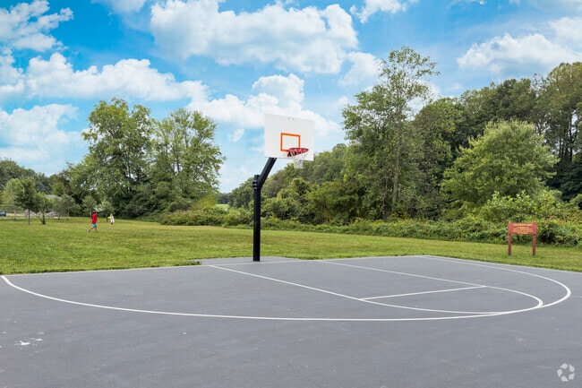 Lakeside Park in Fairfax has a basketball court for guests.