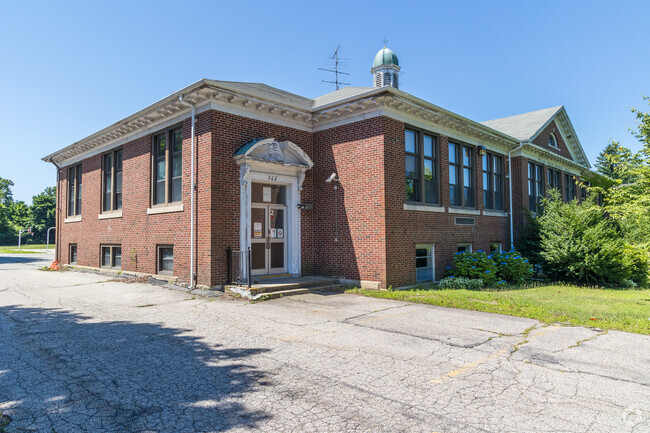 Front left side of William Winsor School.