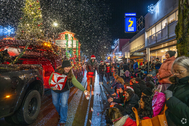 Take your kids to the Lighted Santa Parade in Puyallup 10 minutes from Summit View.