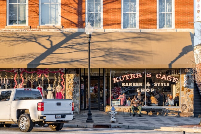 Kuter's Cage barber shop stays busy in downtown Covington