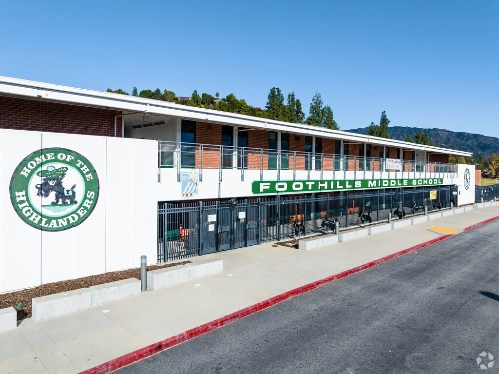 Foothills Middle School serves 6th to 8th grade.