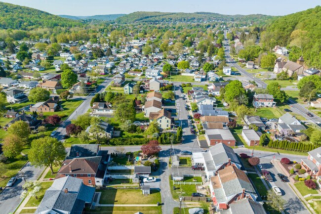 Aerial of a typical Stoney Creek Mills neighborhood.