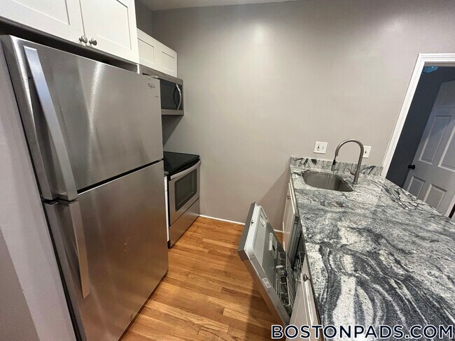 37 Sheafe St unit 2, Boston, MA 02113 - photo 3