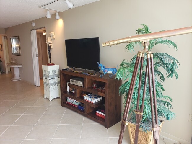 The Claridges unit 615, Palm Beach, FL 33480 - photo 3