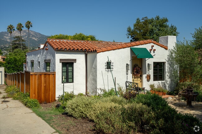 There are quaint Spanish style homes throughout Samarkand.
