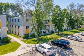 2061 Shepard Rd, Saint Paul, MN 55116