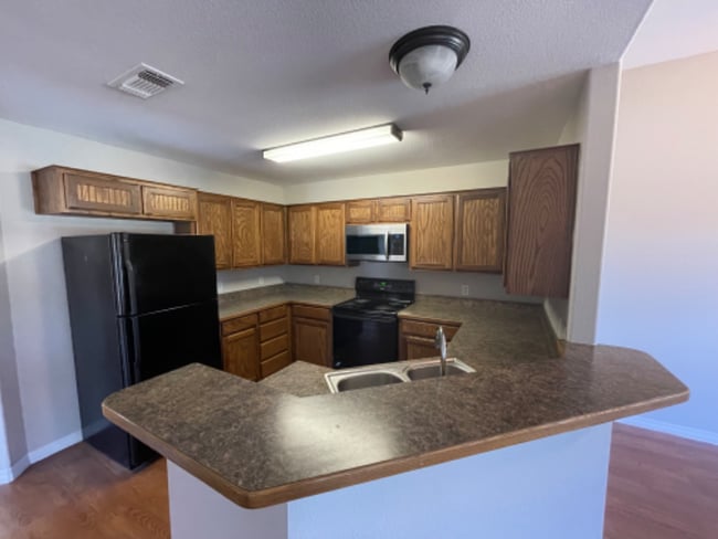 604 Hilltop Dr, Springtown, TX 76082 - photo 5