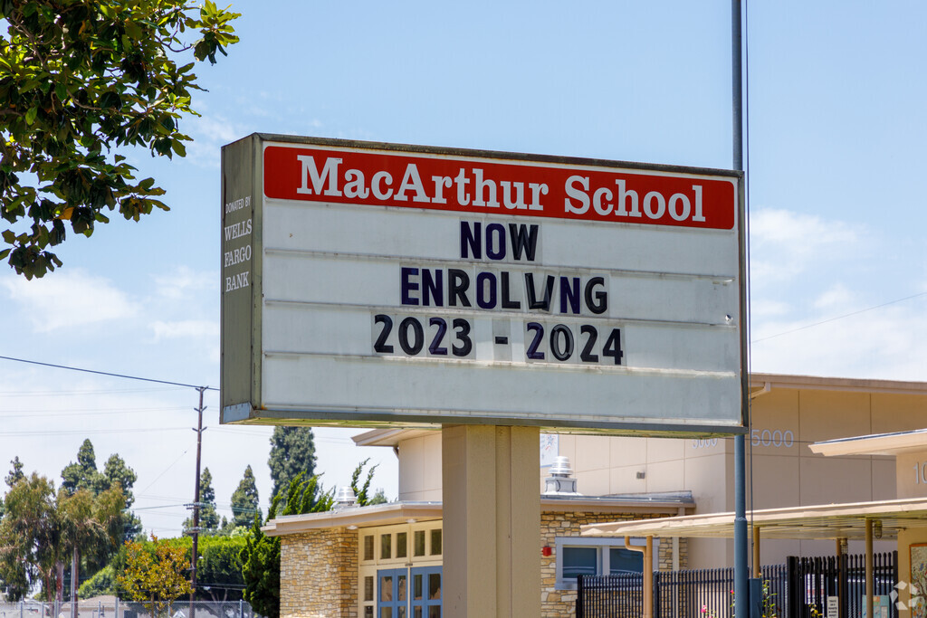 MacArthur Elementary School is located in Lakewood, California.