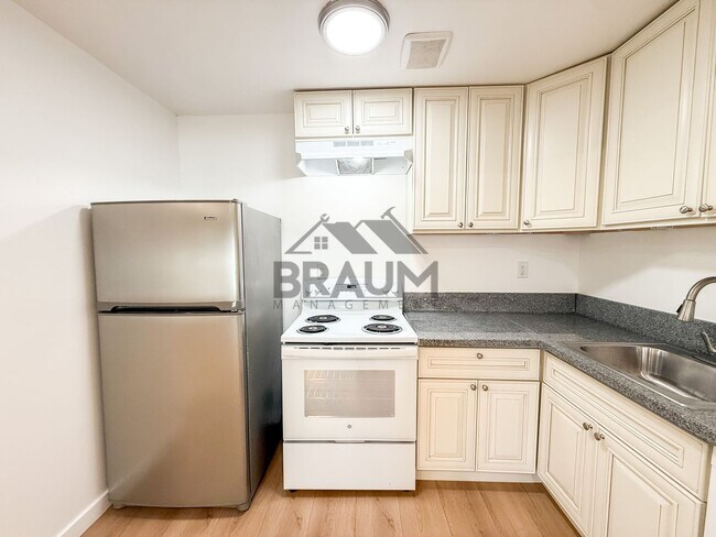 5611 Fulcher Ave unit 15, North Hollywood, CA 91601 - photo 3